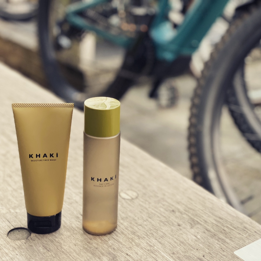 KHAKI デイケアエッセンスインローション<薬用オールインワンローション>