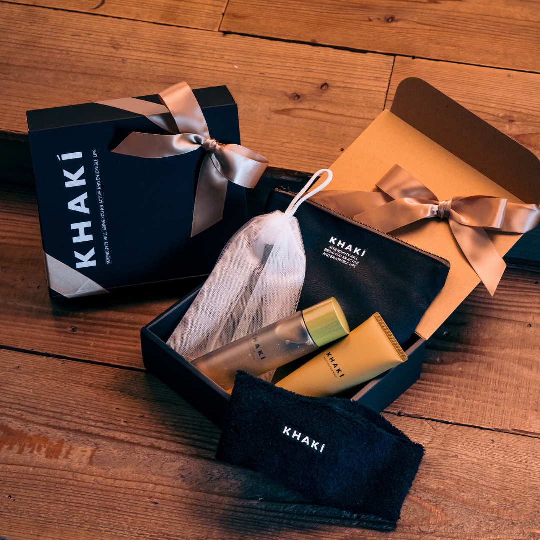 KHAKI スキンケアコフレ＜洗顔料＆オールインワンローション＆ポーチ＆洗顔泡立てネット＆ヘアバンド＞